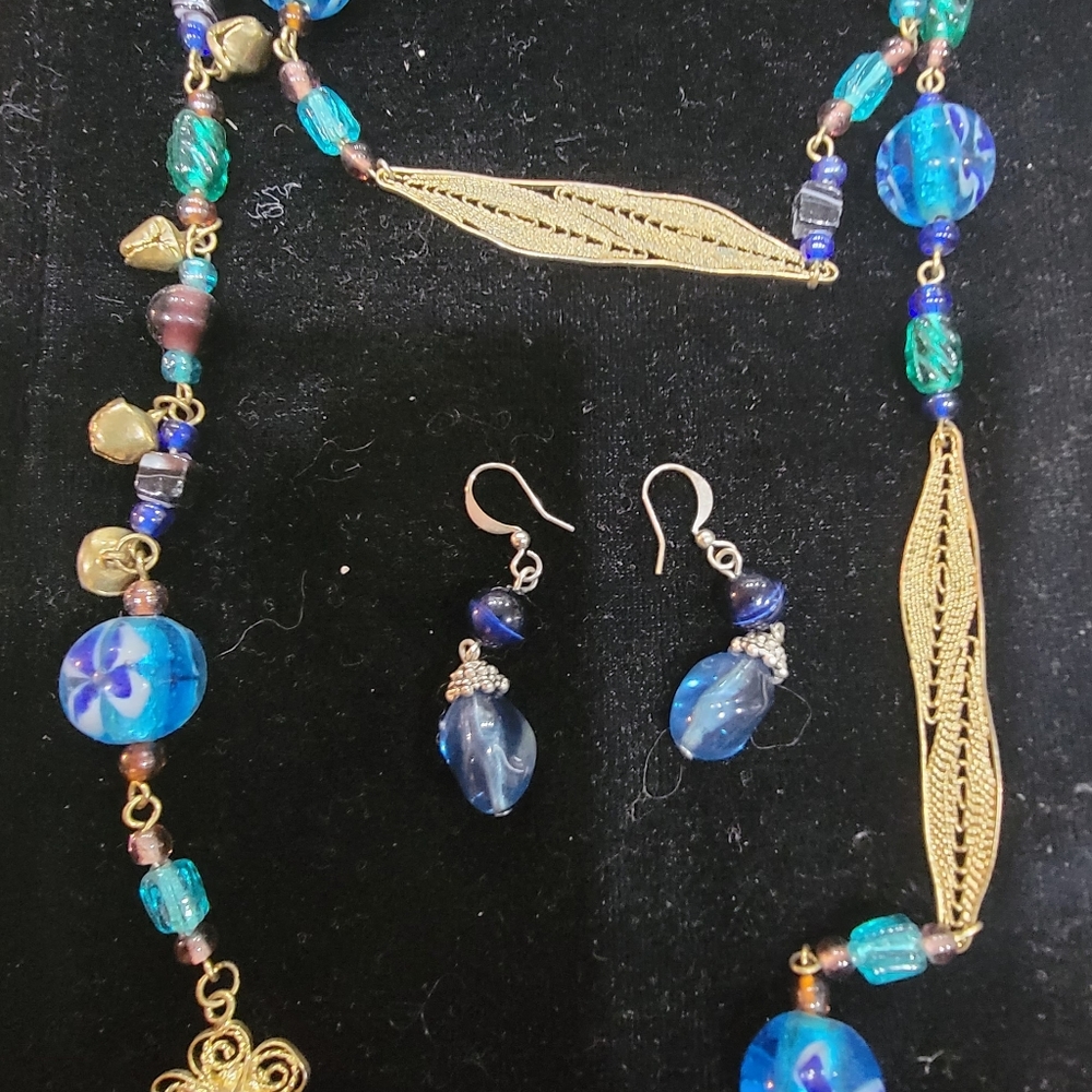 Blue tone necklace and earring set